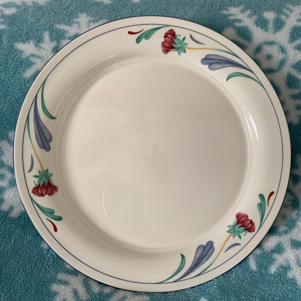 LENOX POPPIES ON BLUE DINNER PLATES